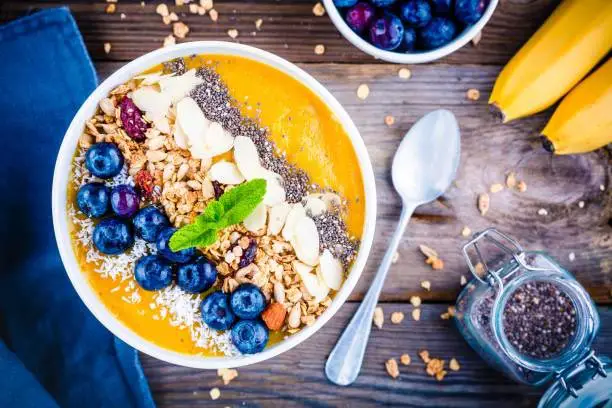 vegan breakfast bol on a wooden table